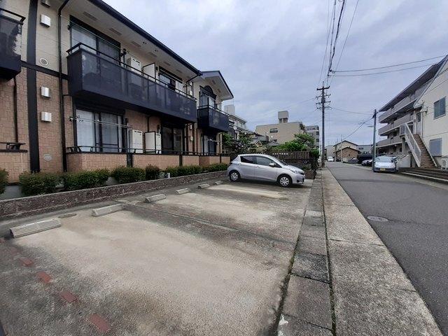 カルムメゾン（201） 駐車場