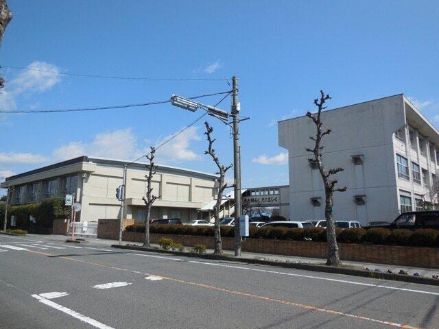 岩倉市立　五条川小学校：600m
