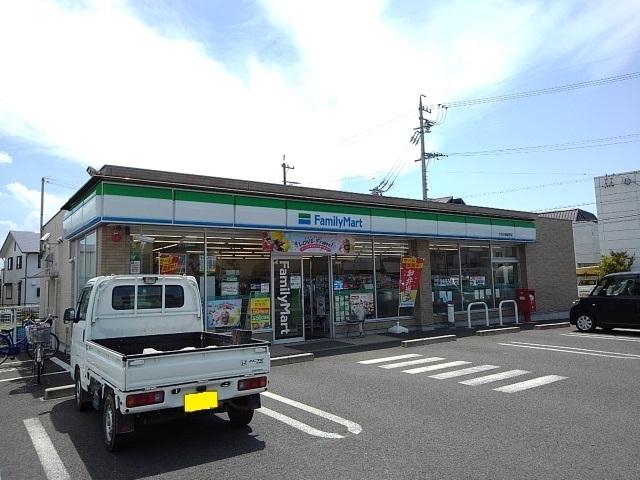 ファミリーマート：240m