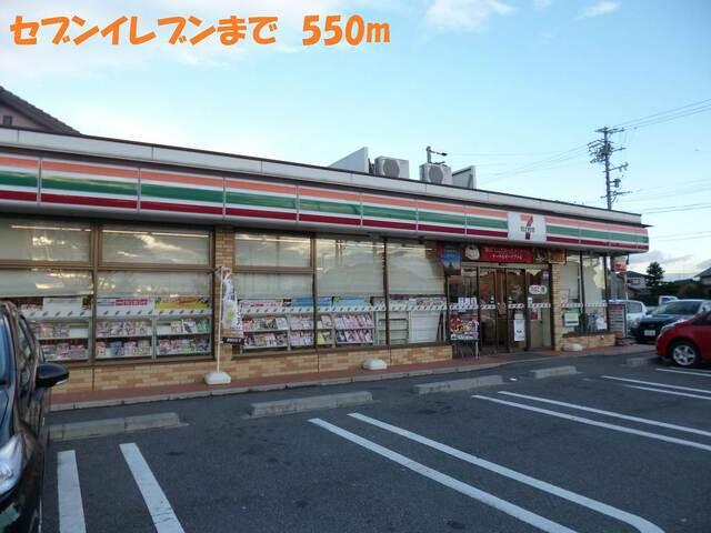 ファミリーマート　中之町店：400m