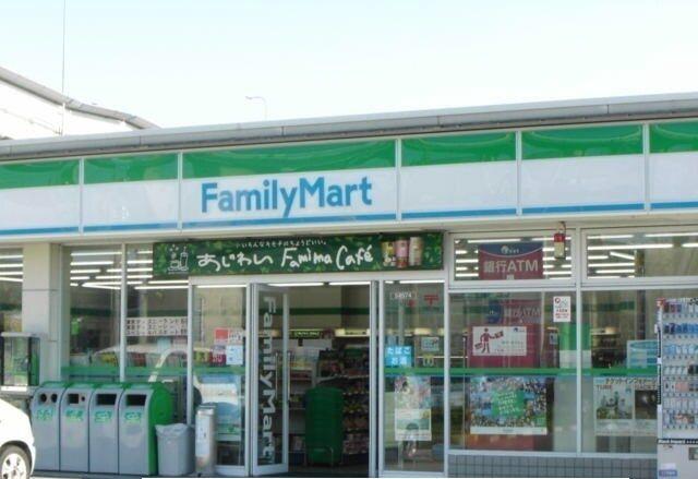 ファミリーマート：300m
