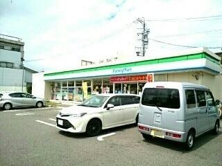 ファミリーマート　名北新沼町店：450m