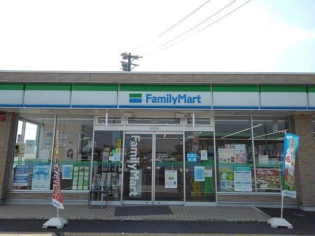 ファミリーマート：800m