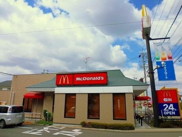 マクドナルド：700m