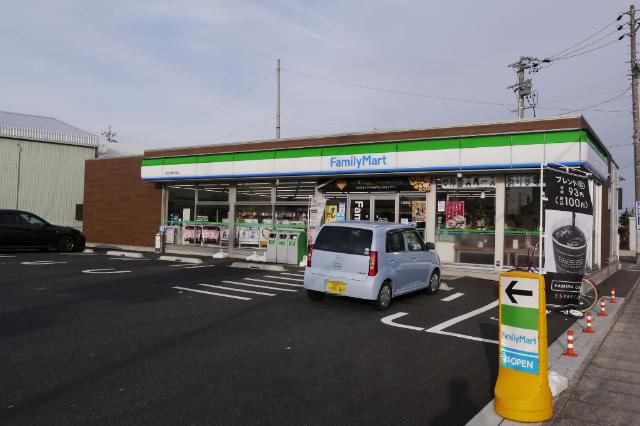 ファミリーマート北名古屋二子店：355m
