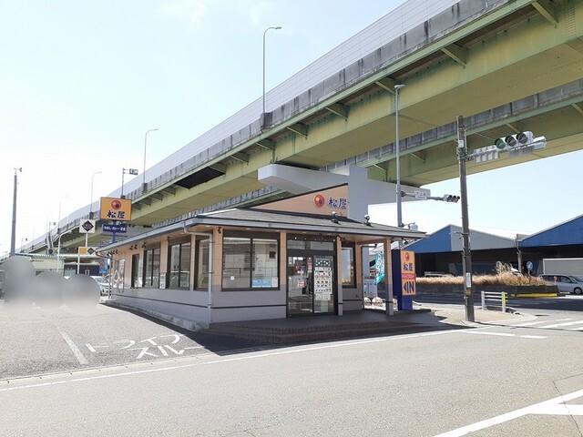 松屋　豊山店：500m