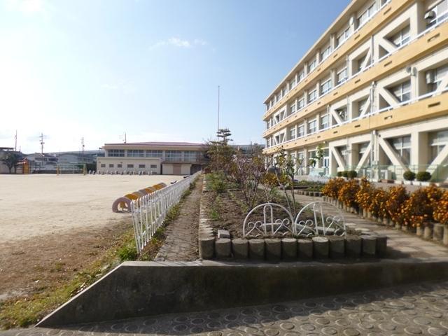 豊山町立　新栄小学校：480m
