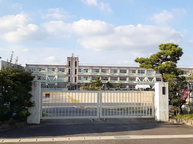 岩倉市立　岩倉北小学校：768m