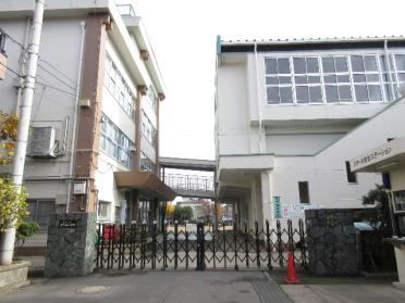 荒川区立尾久西小学校：694m