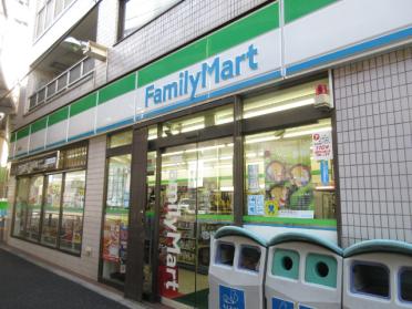 ファミリーマート町屋駅店：78m