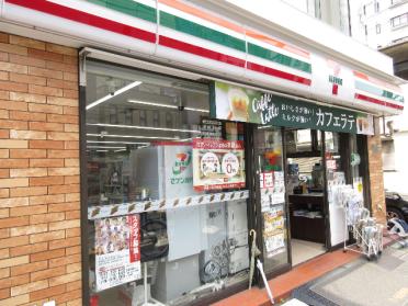 セブンイレブン文京千駄木店：518m