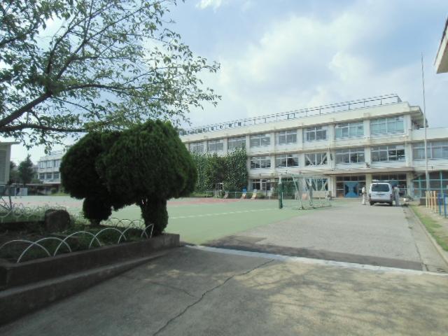 北区立神谷小学校：465m