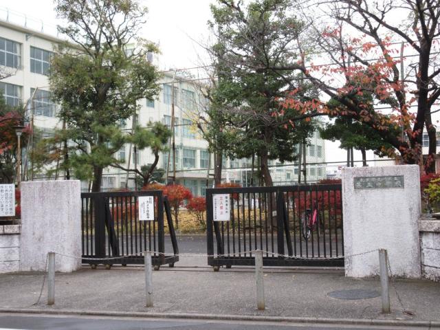 荒川区立第五中学校：516m
