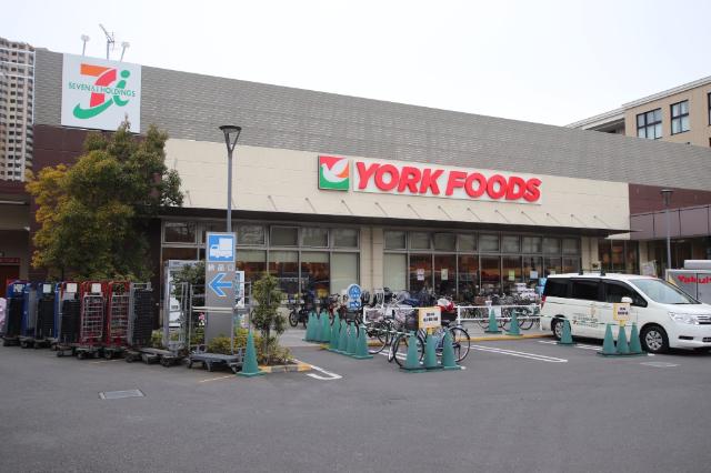 ヨークフーズ三ノ輪店：391m