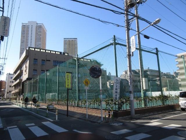 荒川区立ひぐらし小学校：349m