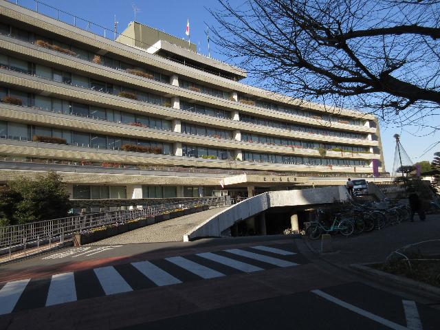 荒川区役所：1617m