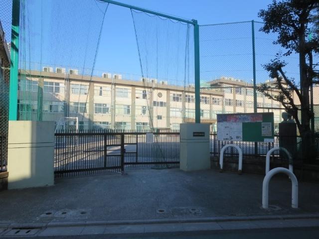 荒川区立第九中学校：324m