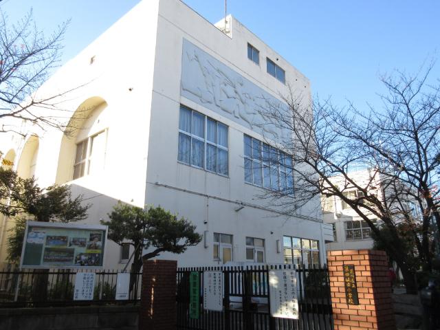 荒川区立第四峡田小学校：313m
