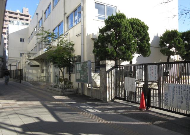 荒川区立赤土小学校：250m