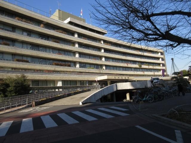 荒川区役所：904m