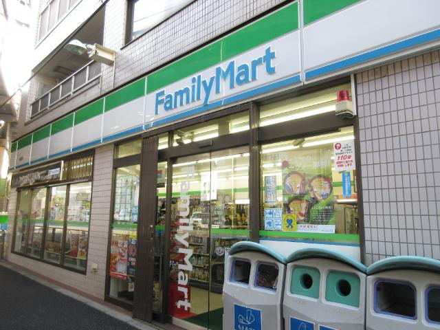 ファミリーマート町屋店：62m