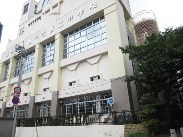 荒川区立南千住第二中学校：412m