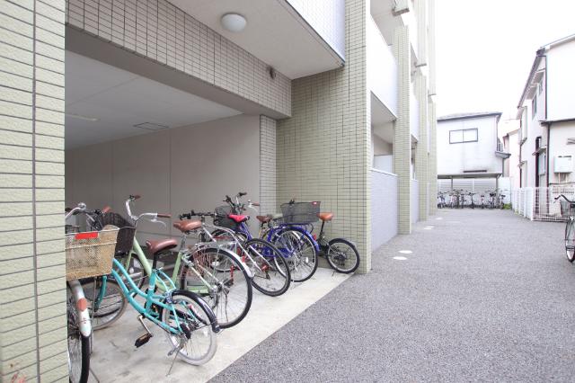 アヴァンタージュ（101） 駐車場