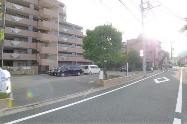 シオンデシュー（505） 駐車場