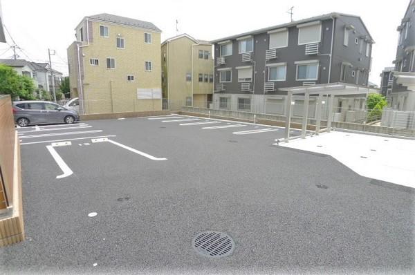 クリスタ（B301） 駐車場