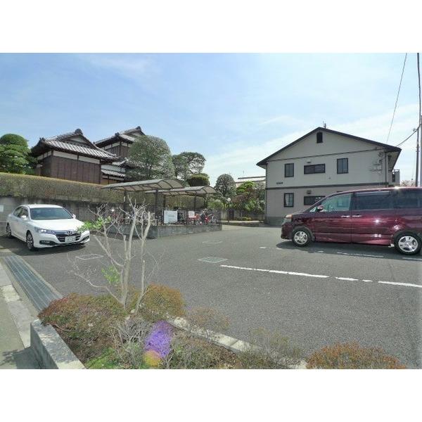ラフォーレ（103） 駐車場