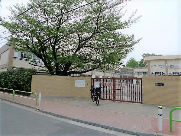 板橋区立下赤塚小学校：439m