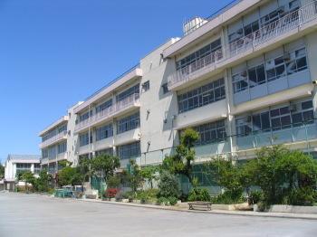 板橋区立高島第一中学校：670m