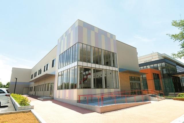 跡見学園女子大学新座図書館：1477m