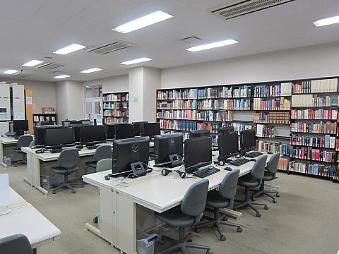 十文字学園女子大学図書情報センター図書館：1770m