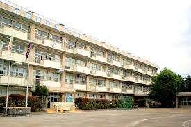 朝霞市立朝霞第五中学校：561m