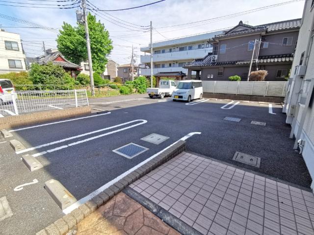 アイソン（301） 駐車場