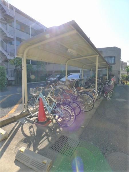 ルーエ成増 駐車場