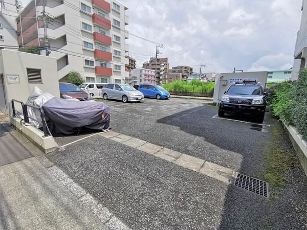 ヴェルティ三園 駐車場