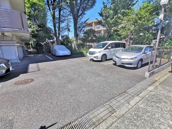 成増ハイライズ 駐車場