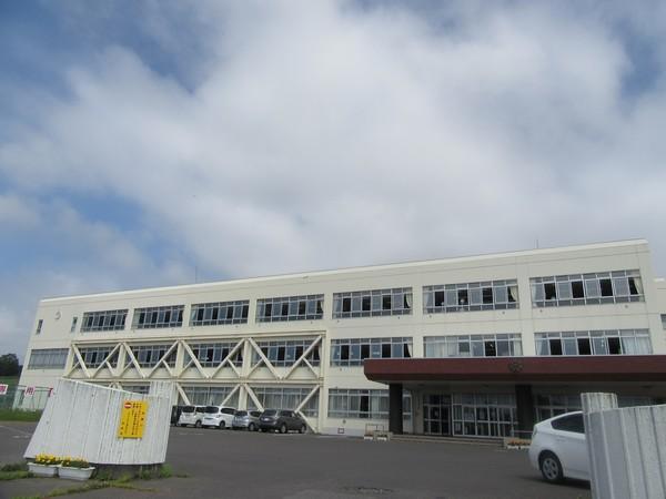 伊達市立光陵中学校：889m