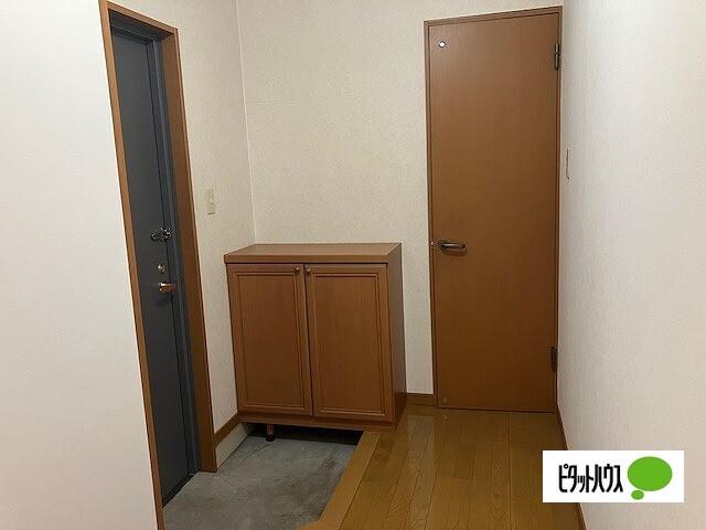 ワイズガーデン（2C） 玄関