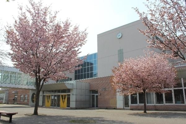 伊達市立伊達西小学校：953m