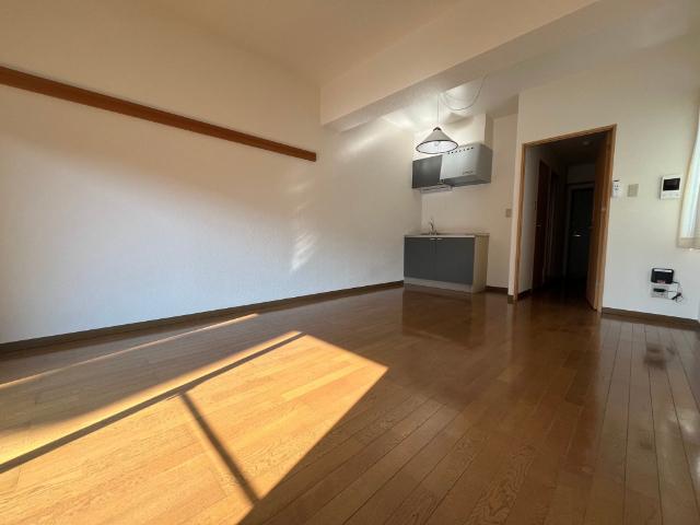 クレッセント駅前（502） リビング