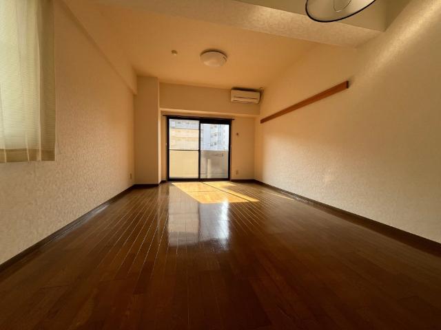 クレッセント駅前（502） リビング