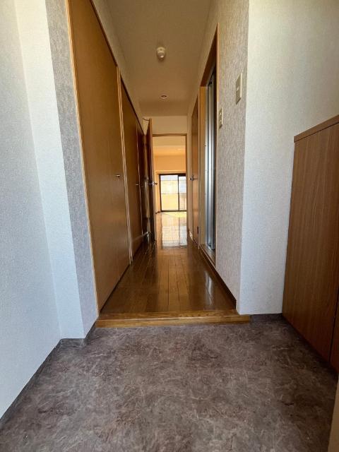 クレッセント駅前（502） 玄関