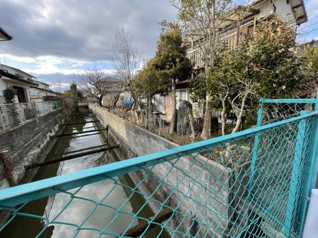 水路側