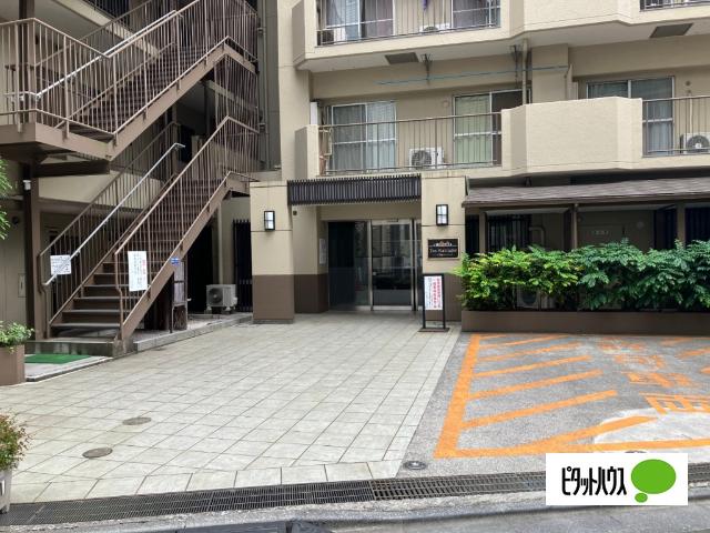 東側出入口