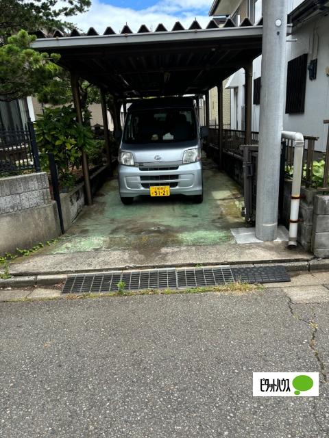カーポート2台駐車可能