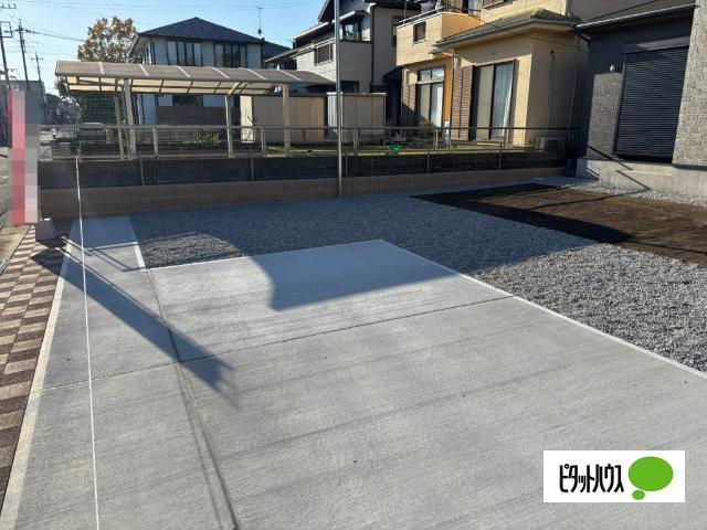 カースペース並列３台駐車可能