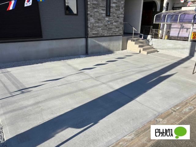 並列3台駐車可能！！